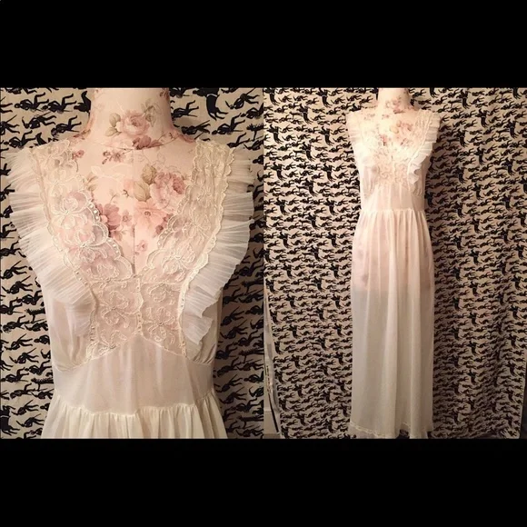 Vintage 1950s Long Slip Romantic Nightgown by Carillon Retro Boho small - Picture 1 of 5